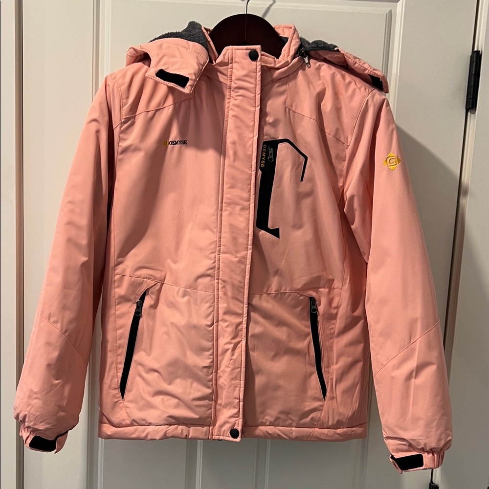 Gemyse Kids Peach Winter Jacket with fuzzy lining ❄️☃️🧤🧣🌨️⛷️